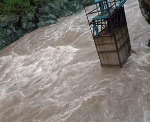 Mandi: Trash rack of Rs 84 crore scheme submerged in silt, outcry for water in Mandi