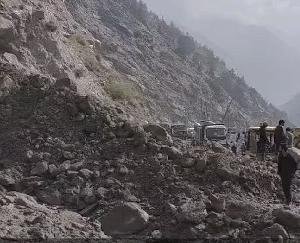 Stones showered from hill in Kinnaur, traffic disrupted