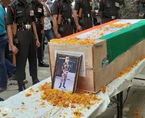 Hamirpur: Agniveer Nikhil merged with Panchatattva, crowd gathered in his last farewell.