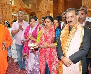 Chief Minister offered prayers at Sankatmochan Temple