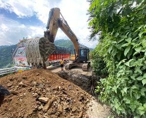 Mandi: Work on laying culvert started to stop water leakage near Pandoh Dam.