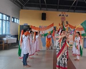 Solan: 78th Independence Day celebrated by the students of Dayanand Adarsh ​​Vidyalaya Solan