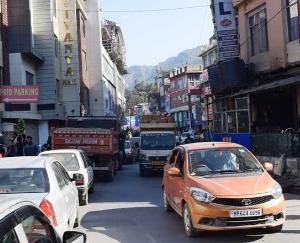 जिला दंडाधिकारी द्वारा मालरोड सोलन पर यातायात प्रतिबंध हटाने के आदेश