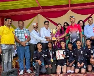 Mandi: Girls players of Barot School won the district level handball competition.