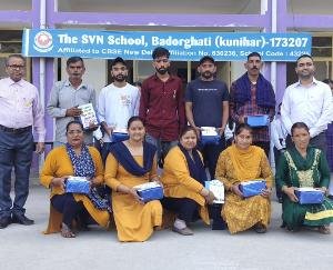 Kunihar: On the 155th death anniversary of Mahatma Gandhi, children of SVN School Bador Valley paid tribute.