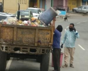 लॉक डाउन के बावजूद स्वछता का संदेश दे रहे ये सिपाही