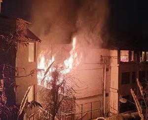 Four storey hotel burnt in Manali, tourists saved their lives by running away