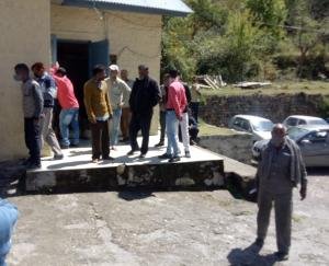 दयनीय हालत में जी रहे बहरी प्रदेशो से आए ट्रक ड्राइवर