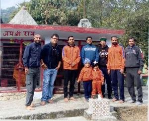 Jaisinghpur: Motivation Fitness Club members installed solar lights in Shiva and Hanuman temple