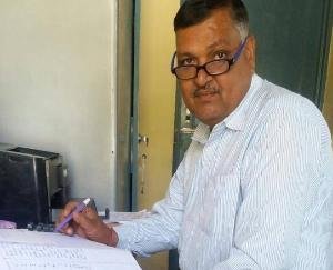 दुकानों की चेकिंग करते हुए पड़ा दिल का दौरा, हुई मौत