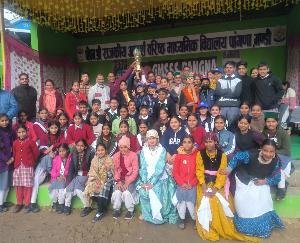 Karsog: A grand event was organized for the annual prize distribution ceremony in Pangana School.