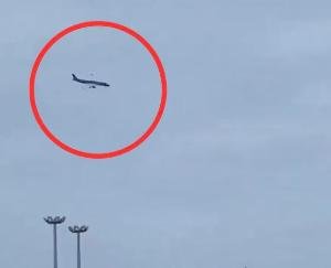 Passenger plane crashes in Kazakhstan, more than 100 people were on board