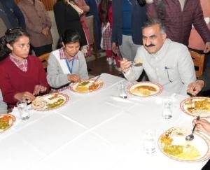 CM Sukhu sent off 22 Children of the State from the Secretariat on a 13-day tour.