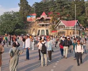 Himachal: Crowd of tourists at tourist places on the first weekend of the new year, occupancy was 80 percent.