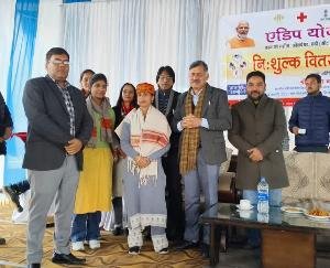 Minister Rajesh Dharmani honored Rachna for winning the National T20 title.