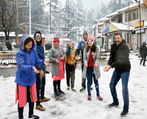 Snowfall increased the pace of tourism, huge crowd of tourists in Shimla-Manali