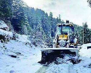 Snowfall wreaks havoc in Lahaul-Spiti and Kinnaur, more than 90 roads affected