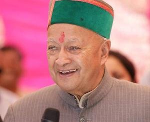 पूर्व मुख्यमंत्री ने दिए 58 हजार मास्क और हाइपोक्लोराइट सप्रे