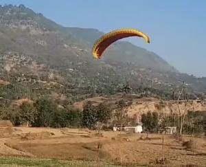 Himachal: Girl dies after falling into ditch during paragliding