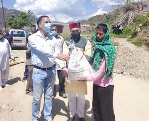 डाॅ. सैजल ने जाबली, चम्मो और बनासर में वितरित की भोजन सामग्री