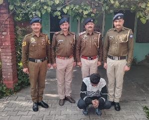 Solan: Parwanoo police arrested the accused who lured a minor girl and took her to Delhi.