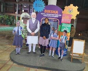 Mandi: Urla School student Shruti Dharwal came face to face with the Prime Minister under the 'Pariksha Pe Charcha' program.