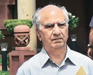 When Shanta Kumar Took on the Employees