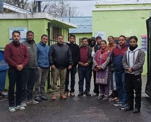 Protesting- against- the- state- cadre-, Patwari- and- Kanungo- Mahasangh- Tehsil- unit- of- Solan- started- an- indefinite- strike.
