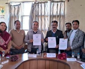 District -level -review- meeting- was- organized- in- Solan-important- instructions -regarding -education- reform- and- quality