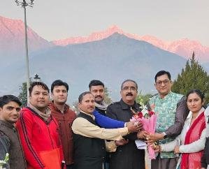 Under Adarsh- ​​Swabhiman- Manch-, a- meeting -was -organized -regarding -the- recruitment -process- for -Shastri- post -by -the -present- government -in- the -state