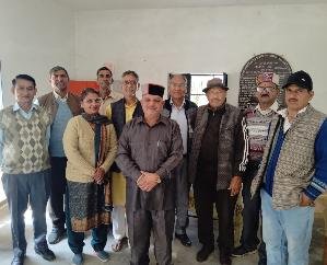 Kunihar-: Pensioners- held- a- meeting- in- Patta- Baraari-, expressed -anger -towards -the- government- for- not- getting -financial- benefits