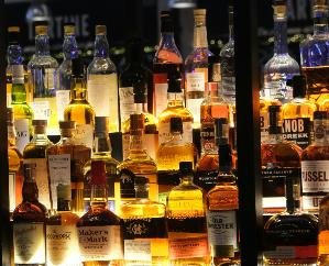 The- process- o-f auctioning- liquor- shops- will- start- in -Himachal- from- tomorrow-, target -of -revenue- of- Rs 2,850 -crore