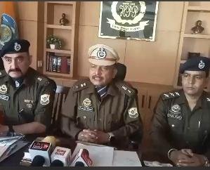 Una-: Police- conducts- surprise- raid- against- drug -abuse-, desi -katta -pistol -recovered- from -a -person's- shop