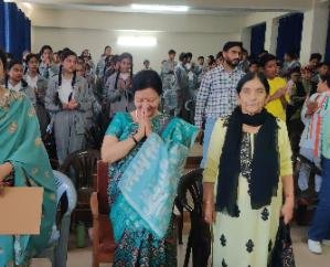 Solan: Solo song and solo dance competition organized at Dayanand Adarsh ​​Vidyalaya