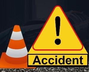 Chaupal: Car returning from a wedding fails into a ditch, father and son dead, three injured