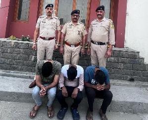 Solan-: Dharmpur- police -arrested- the- accused- from -Indore -who- cheated -for- Rs -8 -lakh- 50 -thousand- through- digital -arrest