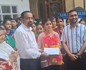 No- father- to -support -her,- mother -an -Anganwadi- worker-... Kunihars- daughter- Shagun -brings- glory- to- her -family