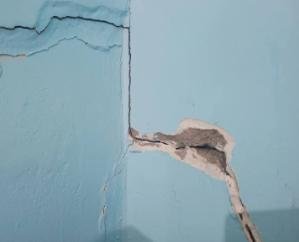 Mandi-: Cracks- appear- in -houses -due -to -blasting,- affected- people- will- go -to -court -against -administration -and -company