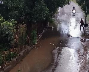 Jaswan:- Local -people -troubled -by -PWD -drains- in- Pragpur- Kalehad