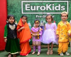 Solan: Colourful fancy dress competition organised at EuroKids Play School