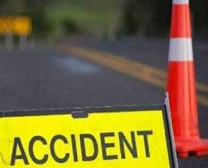 Mandi-: Tempo- traveler -narrowly- escapes -an- accident- near -Pandoh- tunnel, -20- tourists -safe