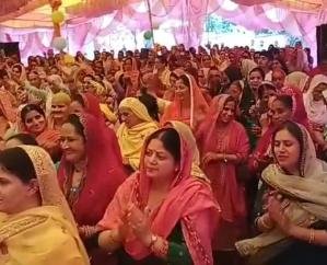 Kunihar-: Huge- crowd- gathered- in -Haripur- to-attend- Shri -Krishna- Janmotsav -Bhagwat- Katha-, listeners- were -overwhelmed- by -the- beautiful- roar