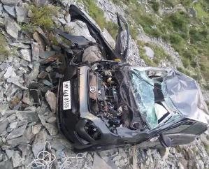 Tragic accident in Teesa of Chamba: Stone fell on car, mother-in-law died on the spot, son-in-law's condition critical