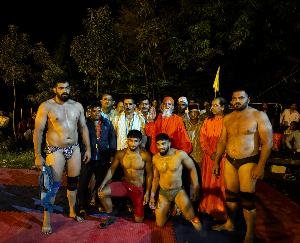 In a thrilling contest, Ashish of Chandigarh defeated Vicky and won Kathni Dangal