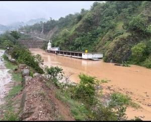 Dharampur: Lake formed in Parchhu, water entered the temple premises
