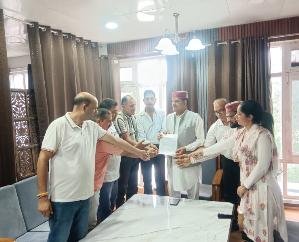 Press Club Sujanpur met MLA Captain Ranjit, asked for space in the secretariat premises
