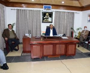 मुख्यमंत्री ने अधिकारियों को दिए राज्य में कोरोना वायरस के हाॅट स्पाॅट सील करने के निर्देश