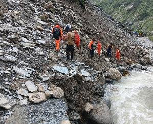 Natures- fury- in -Himachal:- 7 -dead-, 6 -still- missing- due- to -cloudburst; -rescue -operation- underway