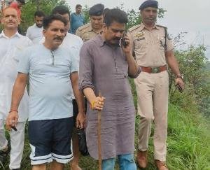 Mandi (Dharampur): MLA Chandrashekhar Thakur visited the landslide affected area and gave assurance