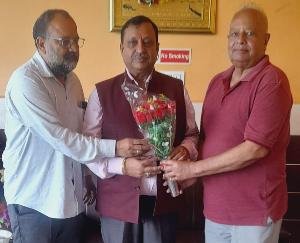 Dehra: Former BJP officials of Dehra met former minister and Volleyball Federation president Virendra Kanwar